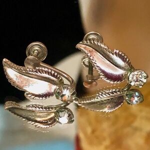 VTG Sterling Silver Dainty Leaves w/Single Clear Rhinestone Screw Back Earrings